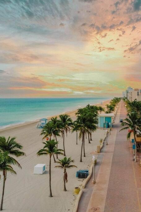 Hollywood Beach, Steps To The Beach, Pool 외부 사진