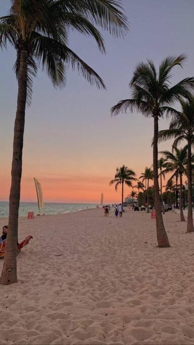 Hollywood Beach, Steps To The Beach, Pool 외부 사진